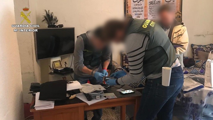 Detenidos 16 traficantes de menores que retenían a marroquíes en pisos en Cádiz y Sevilla