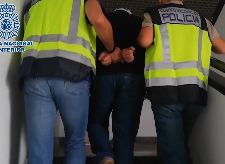 Detenido por grabar a mujeres desnudas, incluidas su mujer e hija, y violar a otra