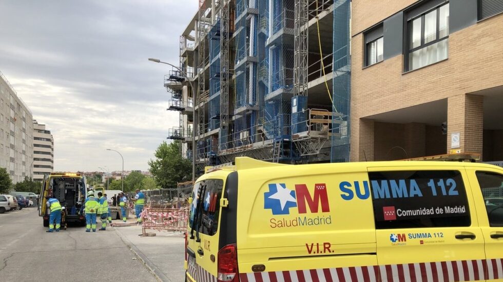 UNA DOTACIÓN DEL SUMMA 112 ACUDE A LA AVENIDA DE LAS SUERTES (ENSANCHE DE VALLECAS) PARA ATENDER A UN TRABAJOR FALLECIDO112 COMUNIDAD DE MADRID