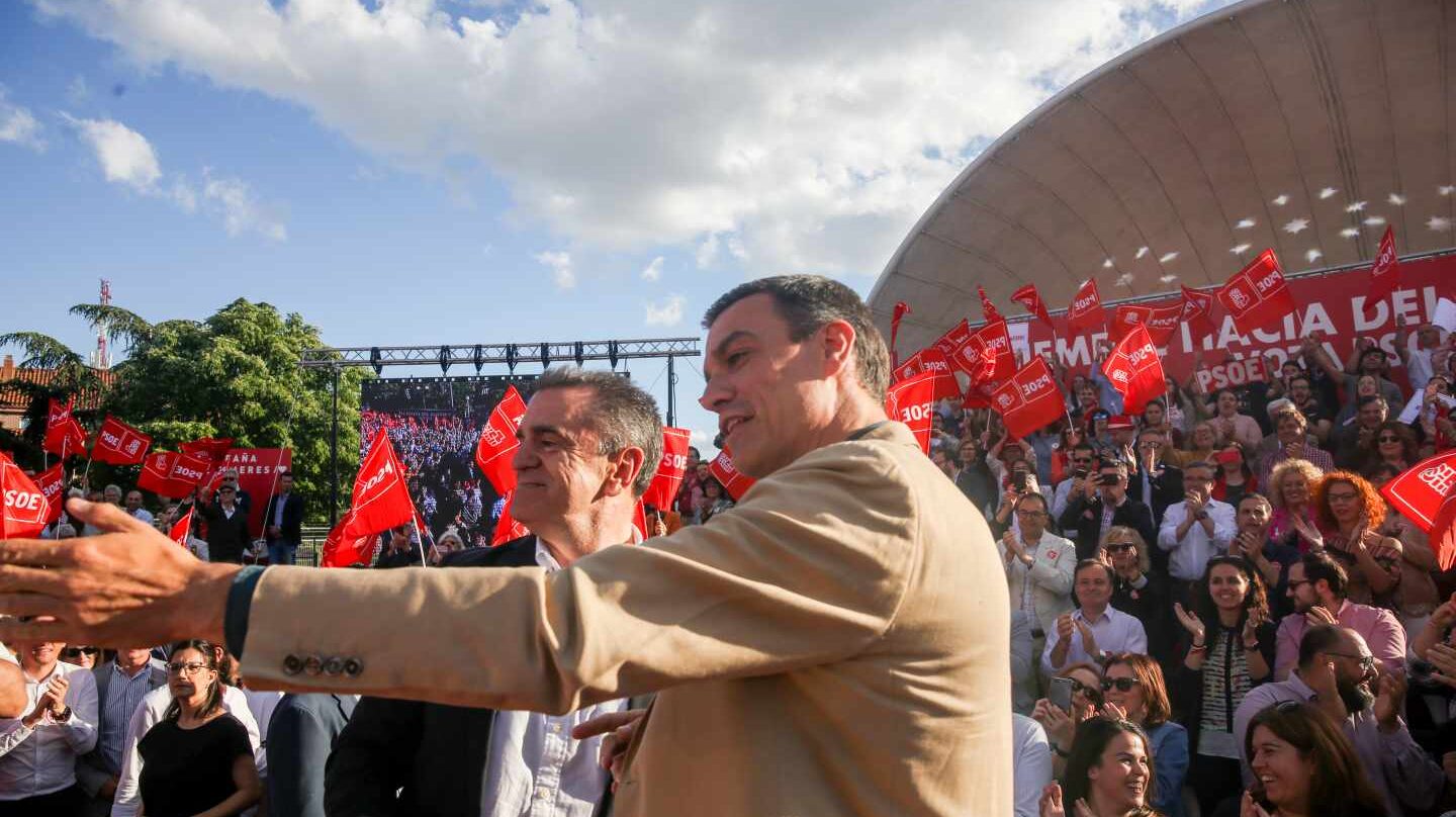 Pedro Sánchez junto al secretario general de los socialistas madrileños José Manuel Franco, en el cierre de campaña del 26M.