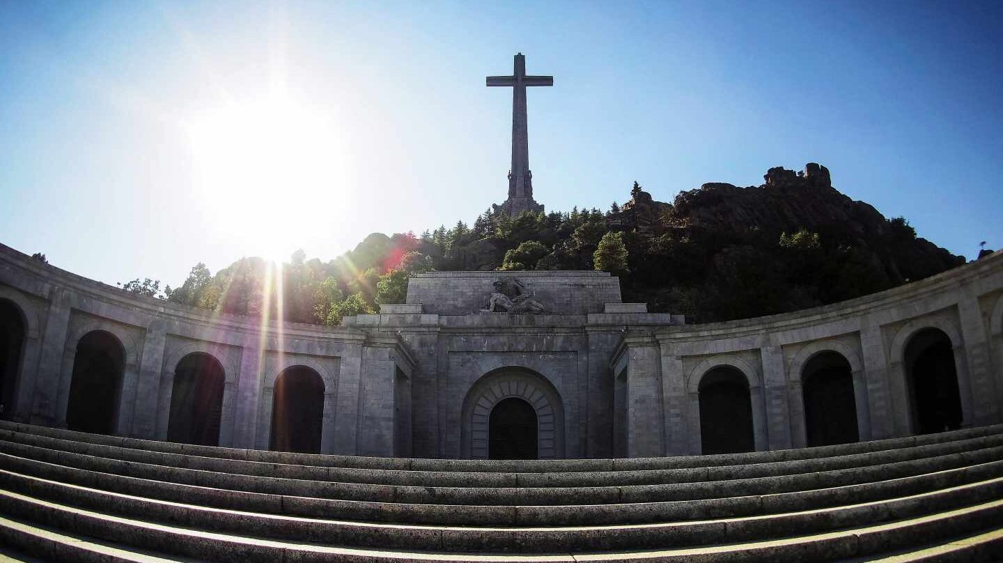 Panorámica de la basílica del Valle de los Caídos, en la Sierra de Guadarrama.