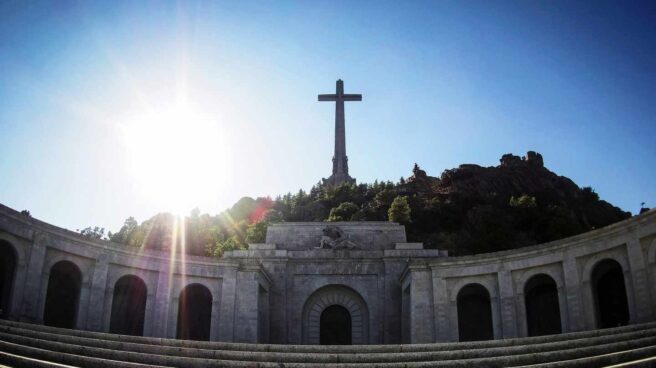 Panorámica de la basílica del Valle de los Caídos, en la Sierra de Guadarrama.