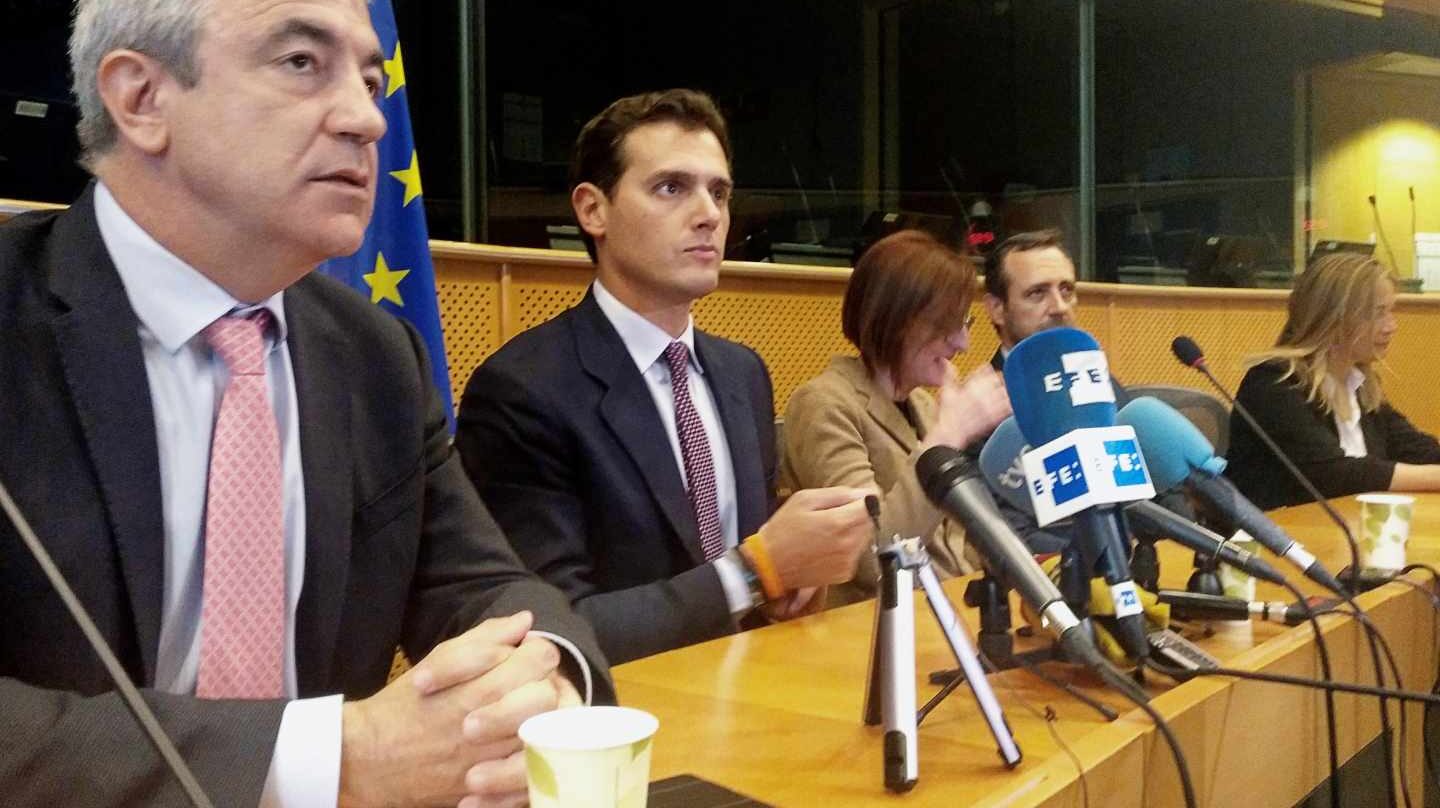 Luis Garicano y Albert Rivera, juntos durante una comparecencia en el Parlamento Europeo.