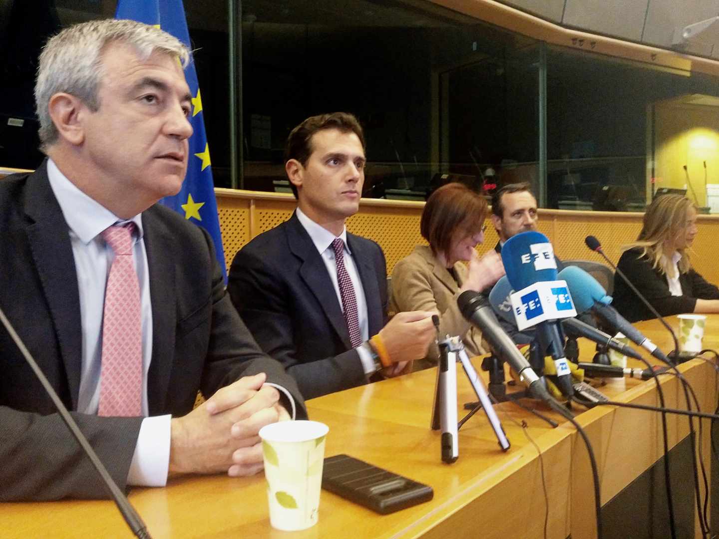 Luis Garicano y Albert Rivera, juntos durante una comparecencia en el Parlamento Europeo.