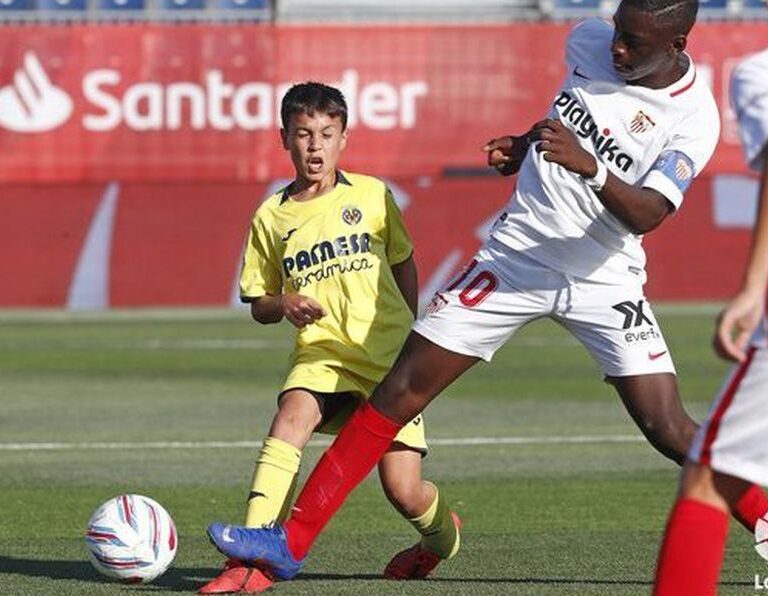Ibrahima Sow, el 'gigante' del Sevilla que la rompe con 12 años en LaLiga Promises
