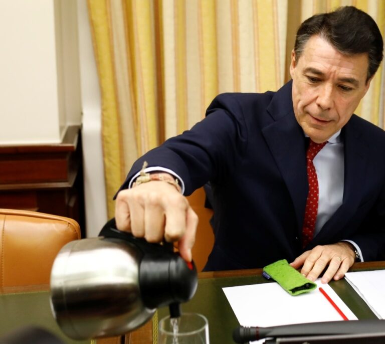La Fiscalía de Málaga pide el archivo del caso del ático de Ignacio González en Estepona