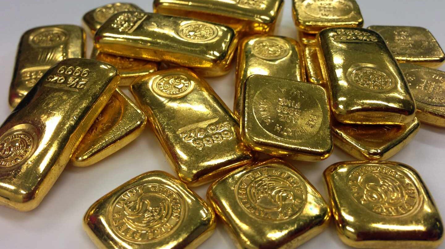 El oro se dispara a máximos de seis años ante las crecientes amenazas globales.