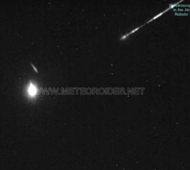 Un meteoro deja una estela de fuego en Andalucía visible a 400 kilómetros