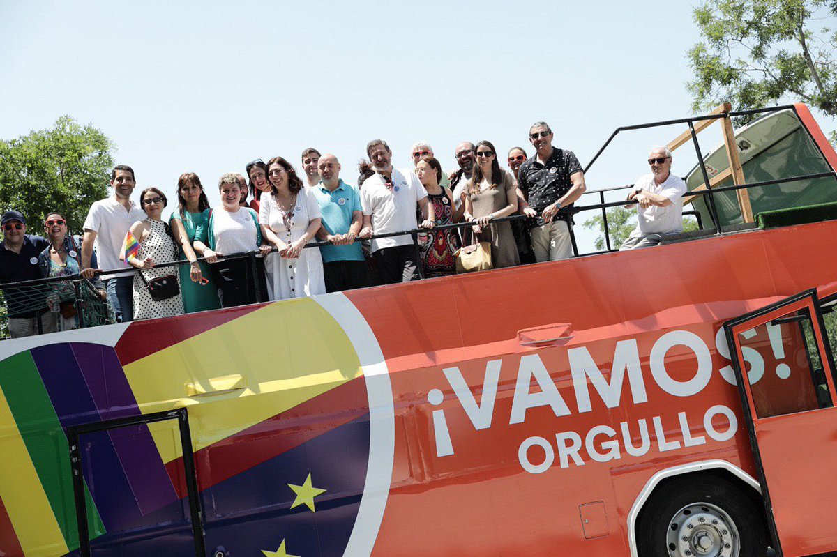 El autobús de Ciudadanos que ha sido atacado.