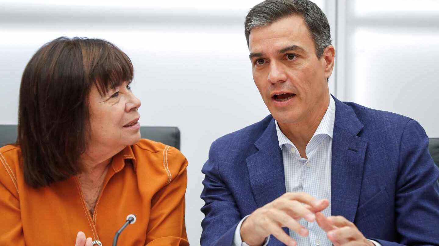 Pedro Sánchez, en Ferraz con Cristina Narbona.