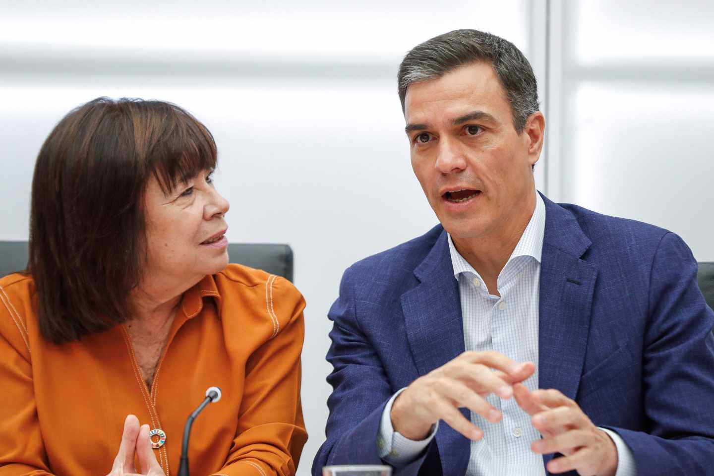 Pedro Sánchez, en Ferraz con Cristina Narbona.