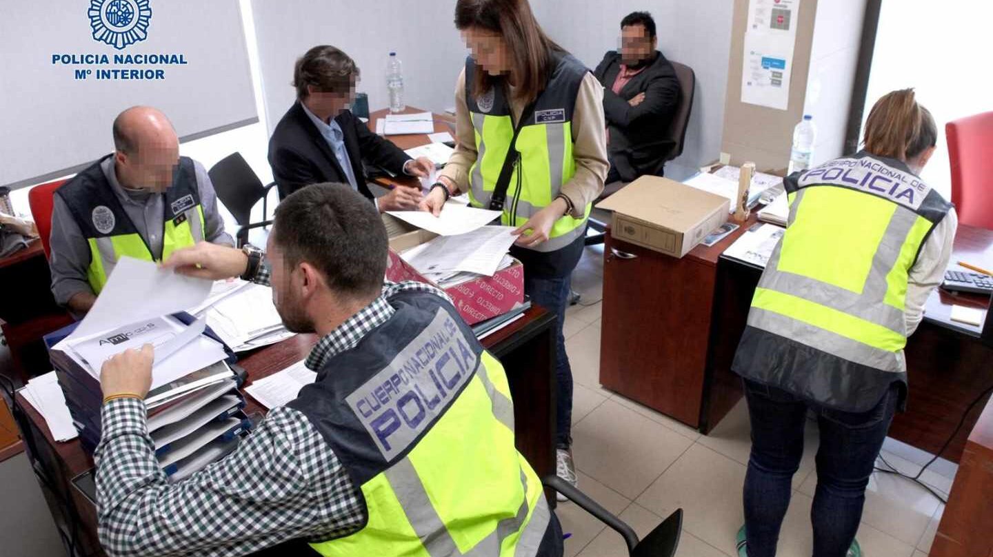 Agentes de la Policía Nacional.