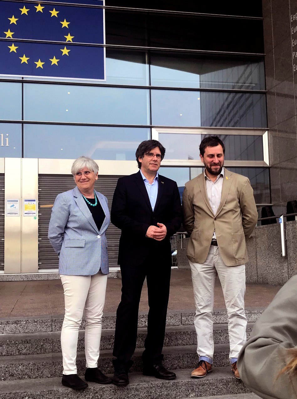 Ponsatí, Puigdemont y Comín, a las puertas del Parlamento Europeo.