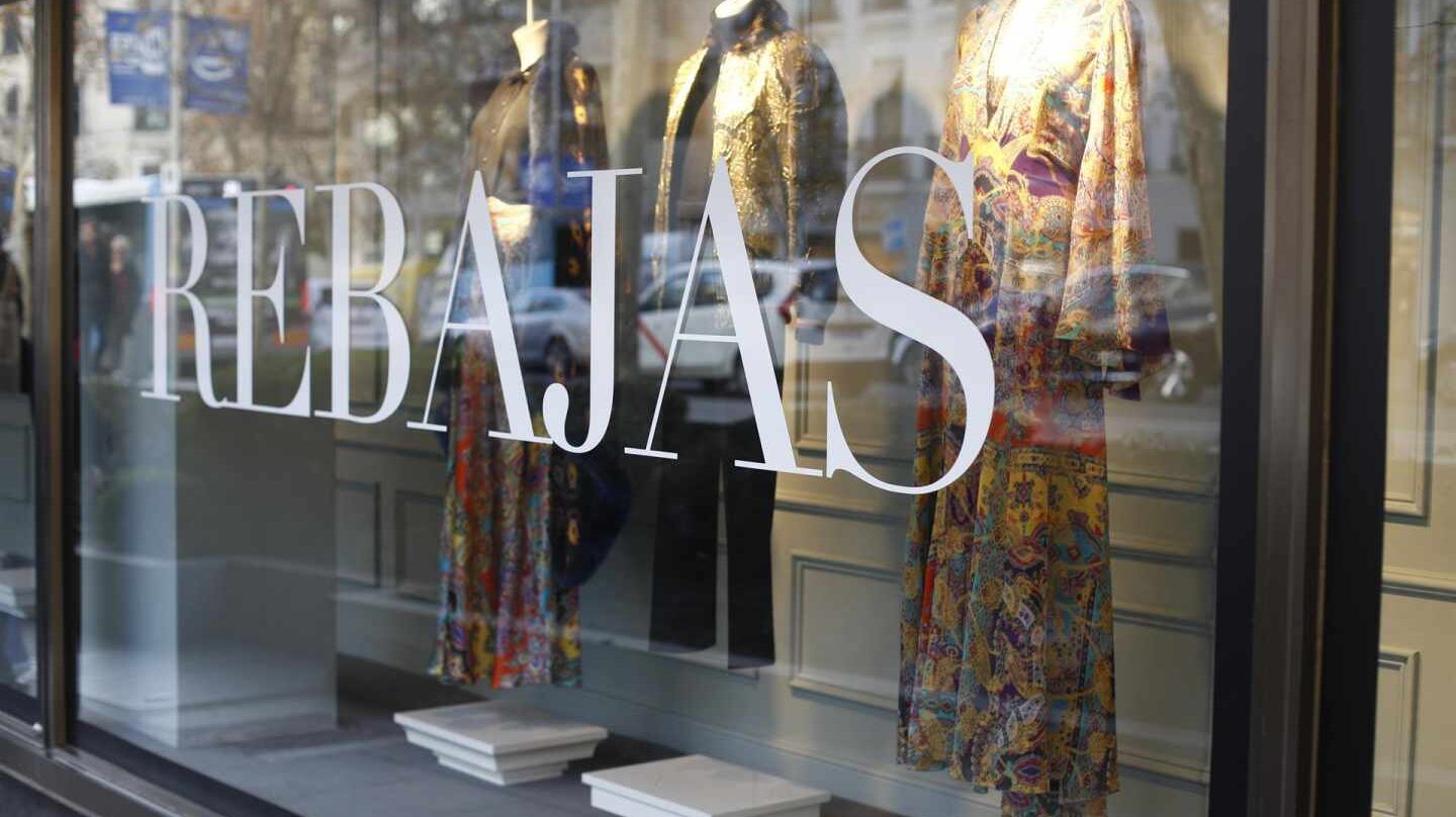 Inditex y El Corte Inglés abren esta tarde la campaña de rebajas de verano.