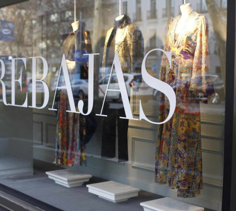 Inditex y El Corte Inglés dan inicio esta noche a la campaña de rebajas de verano