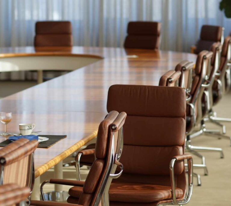 ¿Tiene riesgos penales certificar una Junta inexistente?