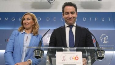 El PP abre mesas sectoriales con Vox y pone la pelota en el tejado de Cs