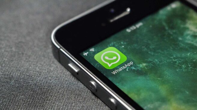 La OCU alerta sobre el timo del código de WhatsApp que roba datos personales