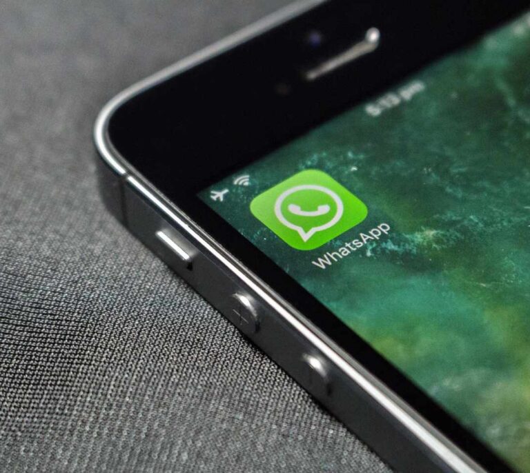 La OCU alerta sobre el timo del código de WhatsApp que roba datos personales