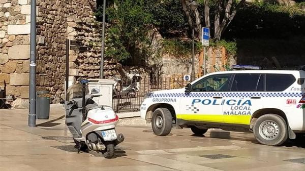 Una joven ebria circula más de un kilómetro por la vías del Metro de Málaga