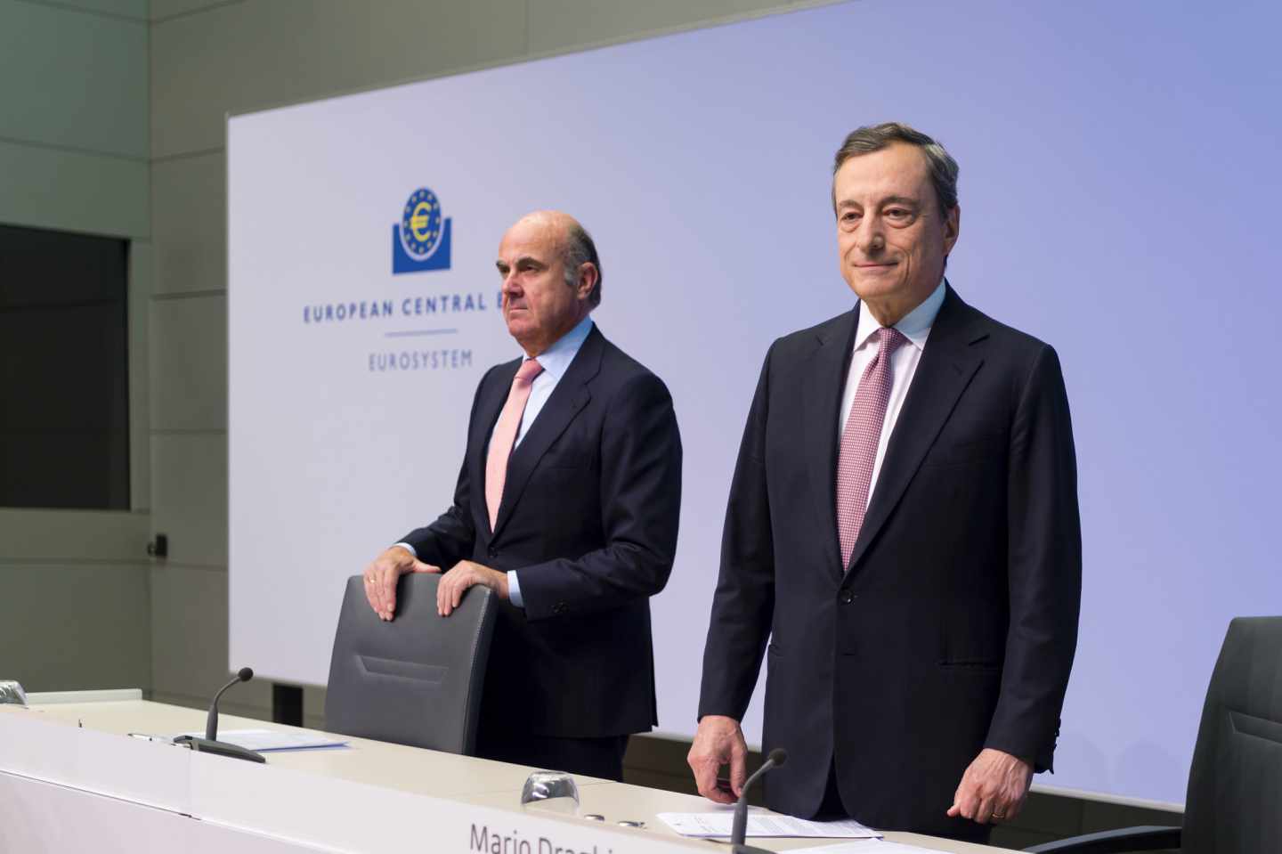 Draghi advierte de que las perspectivas económicas van "peor y peor" y prepara todas sus armas.