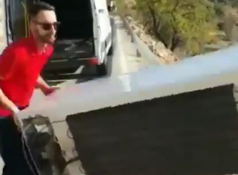 Arrestan a un hombre por grabarse tirando una nevera al monte en Almería