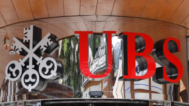 UBS planea empezar a cobrar a sus clientes millonarios por sus depósitos