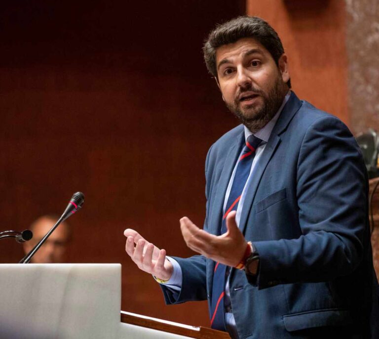 PP y Ciudadanos desbloquean el gobierno de Murcia al aprobar el documento de Vox