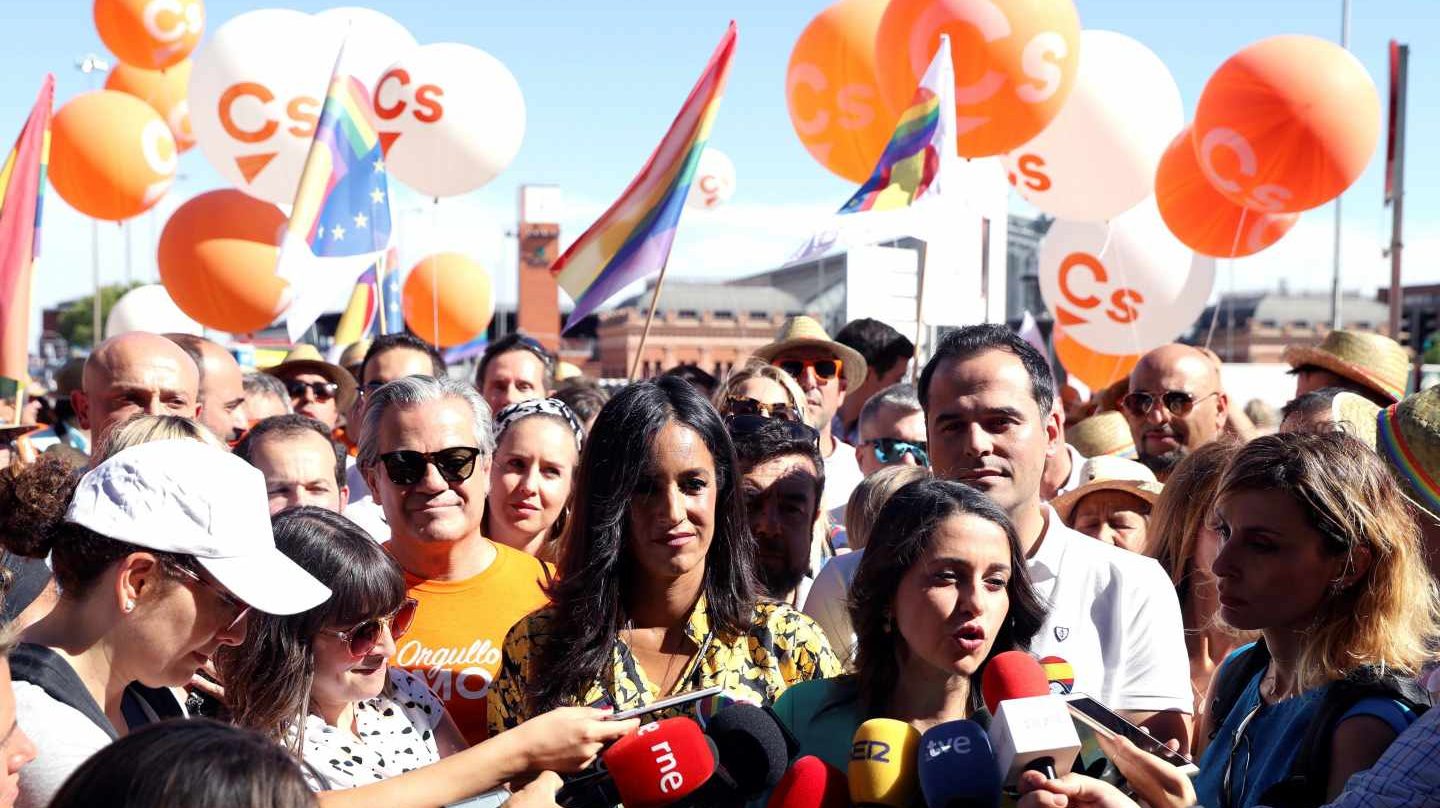 Representantes de Ciudadanos, con Arrimadas, Villacís y Aguado al frente, durante el Orgullo 2019.