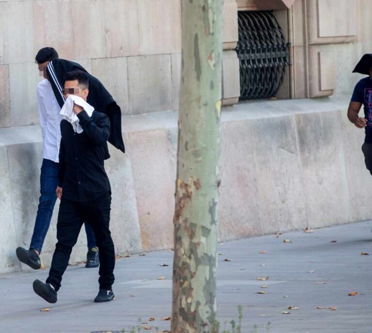 La juez envía a prisión sin fianza a la 'manada de Manresa'