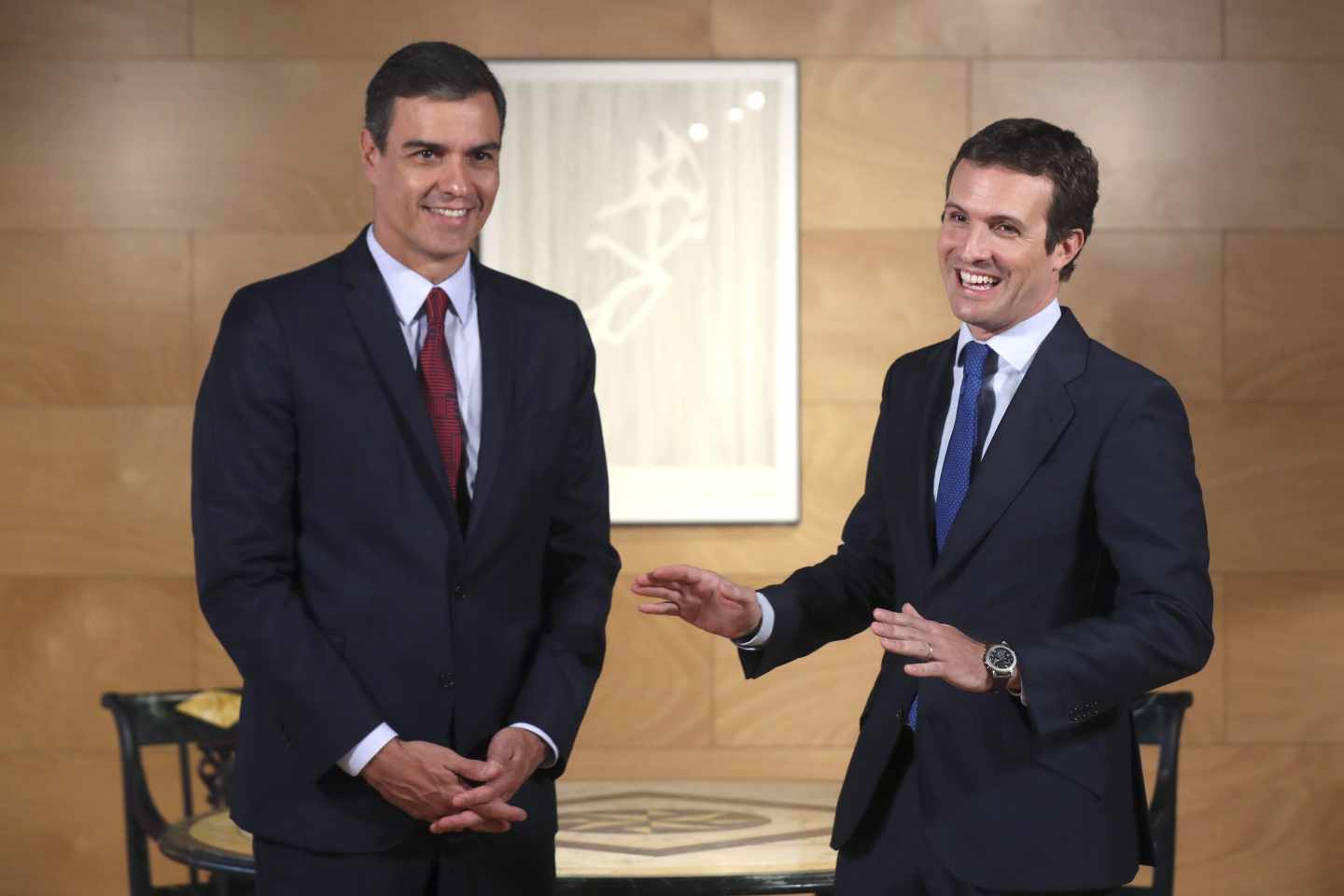 Pedro Sánchez y Pablo Casado durante su reunión de este martes