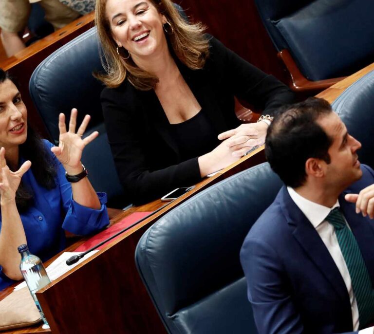Cs se rinde ante Vox para salvar los gobiernos de Madrid y Murcia