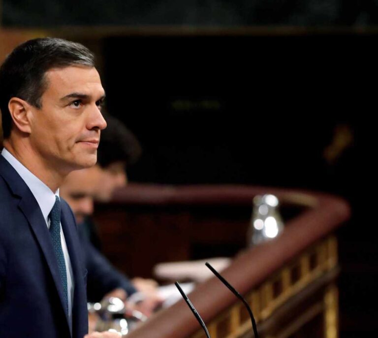 Iglesias mercadea con Sánchez desde la tribuna: "Apoyaremos la investidura a cambio de políticas de empleo"