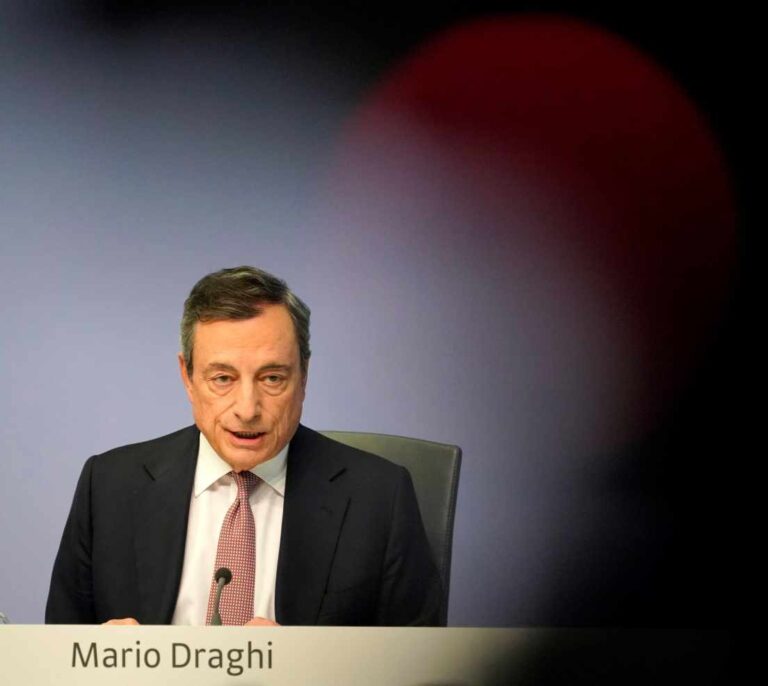 Draghi se juega su legado con la confianza del mercado en mínimos