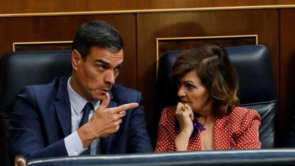 Pedro Sánchez y Carmen Calvo, en el Congreso.