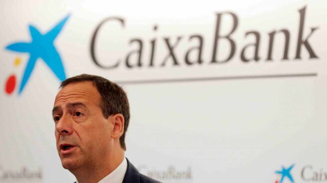 CaixaBank se ve como el primer banco del país y espera salir de la crisis sin fusiones
