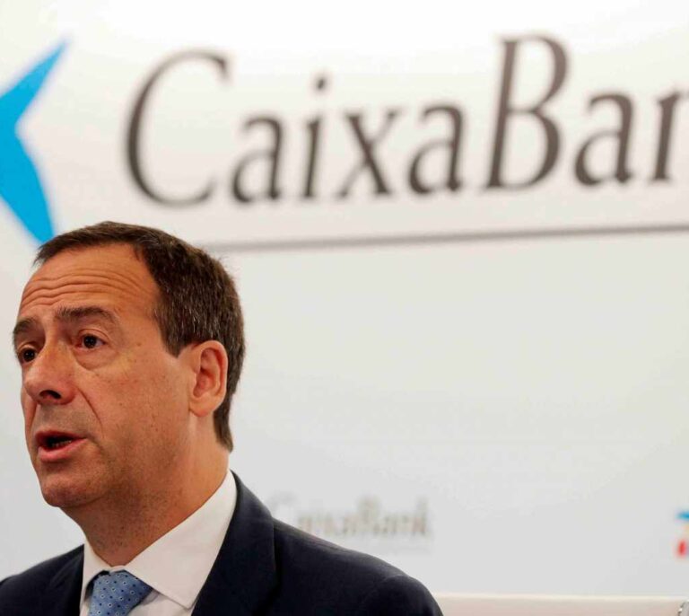 CaixaBank se ve como el primer banco del país y espera salir de la crisis sin fusiones
