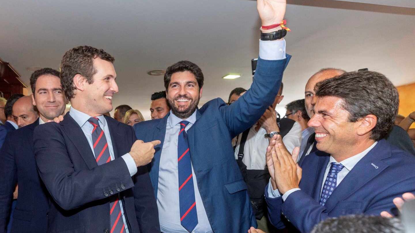 López Miras, junto a Pablo Casado, tras ser investido.