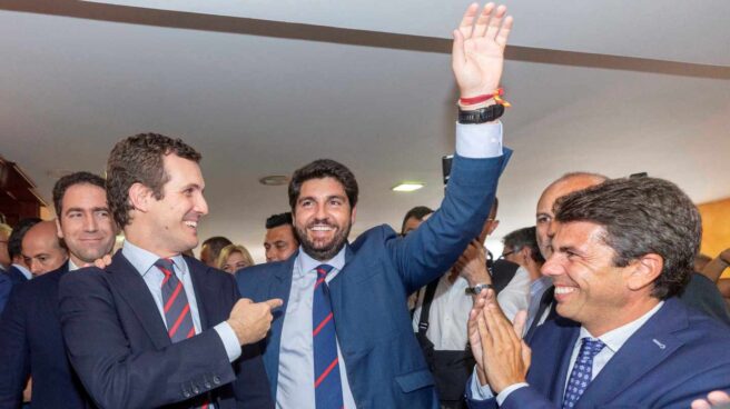 López Miras, investido como presidente de Murcia con el apoyo de PP, Cs y Vox