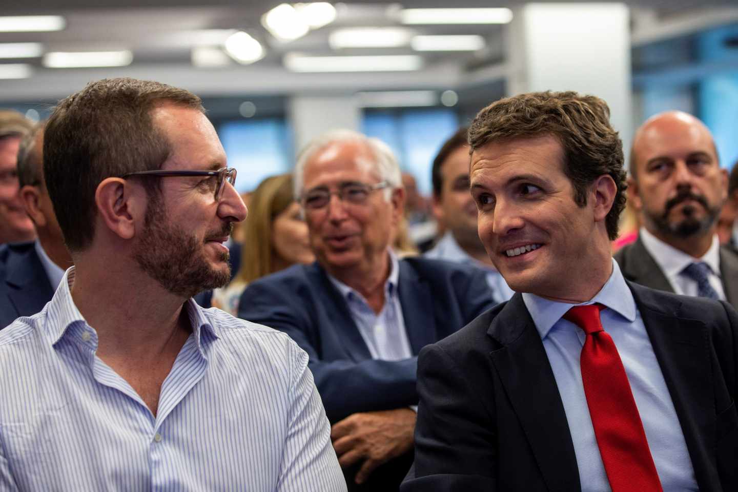 Pablo Casado junto a su nuevo portavoz en el Senado, Javier Maroto