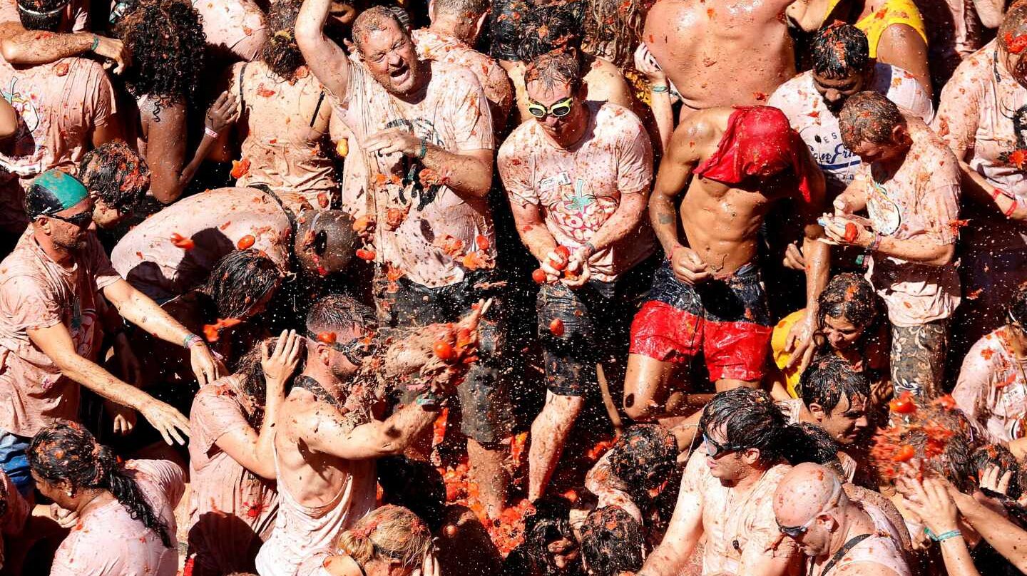 España celebra la Tomatina de Buñol 2019