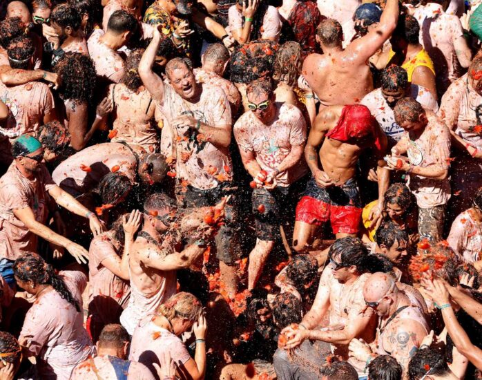 España celebra la Tomatina de Buñol 2019