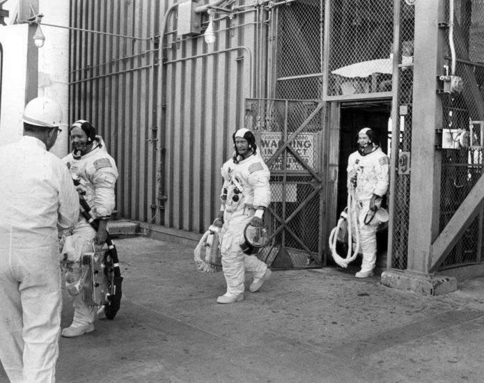 De izquierda a derecha, Armstrong, Aldrin y Collins durante unas pruebas | NASA