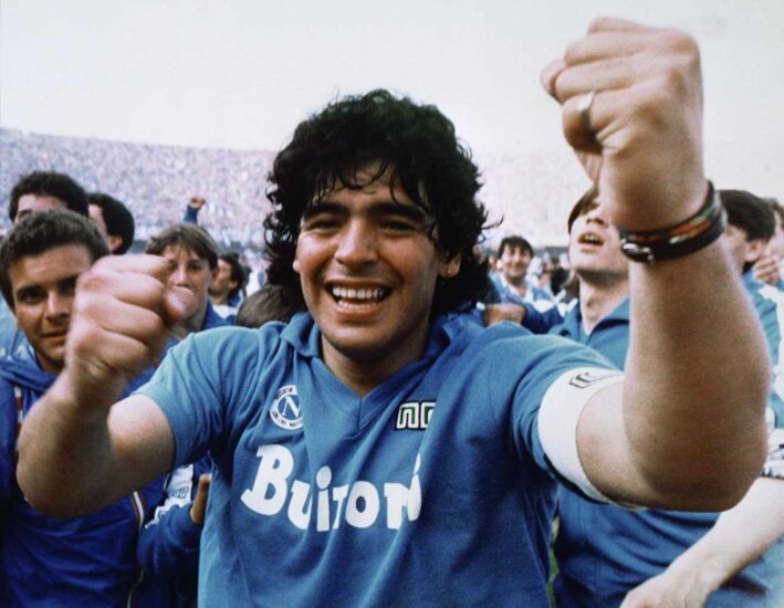 Maradona festeja su primer Scudetto