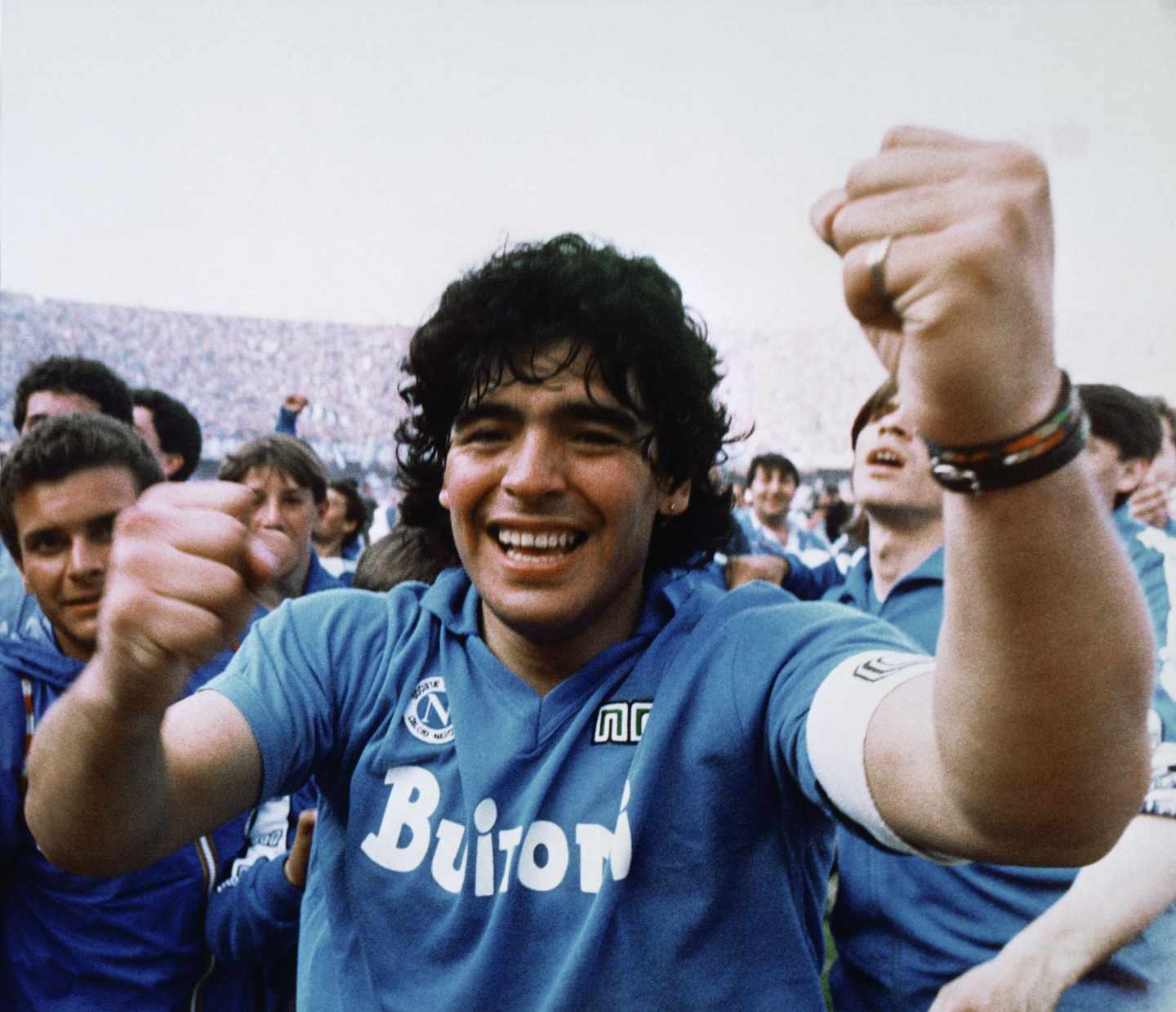 Maradona festeja su primer Scudetto