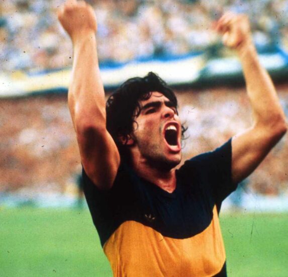 Maradona con la camiseta de Boca Juniors