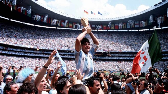 Maradona, Di Stéfano, Pelé y Messi: la mesa de los grandes del fútbol mundial