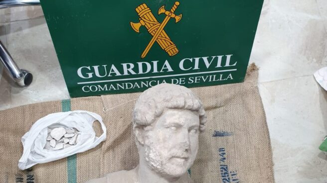 La Guardia Civil recupera en Sevilla un busto del emperador Adriano del siglo II