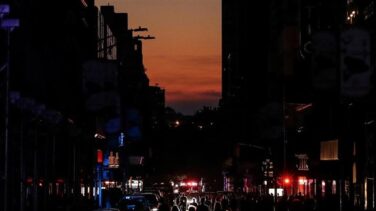 Un apagón deja a oscuras el corazón de Manhattan durante varias horas