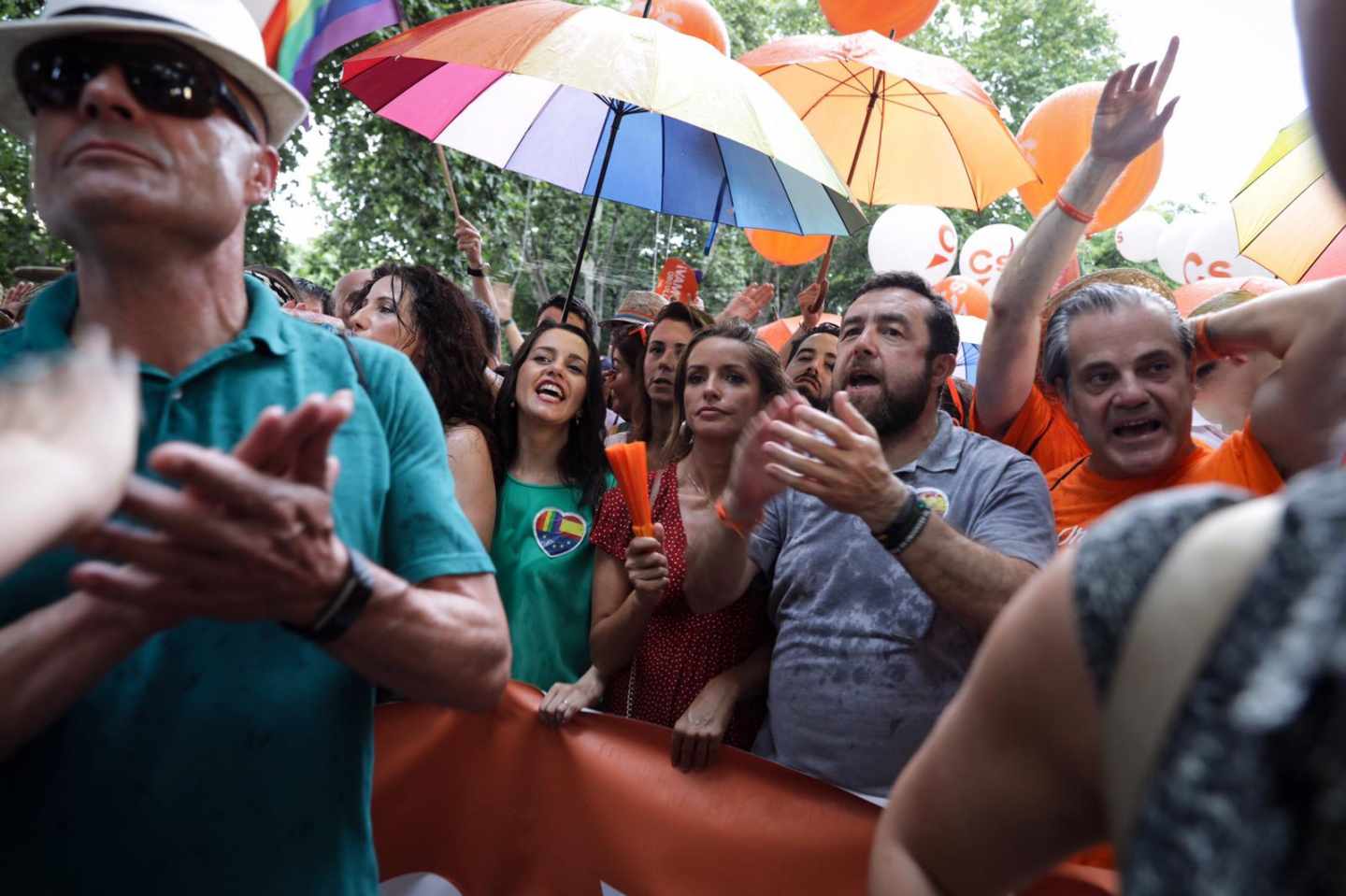 Cabecera de la comitiva de Ciudadanos durante el Orgullo Gay, con Inés Arrimadas y Patricia Reyes en el centro